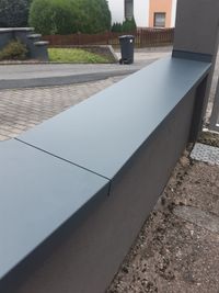 Mauerabdeckung Aluminium pulverbeschichtet.